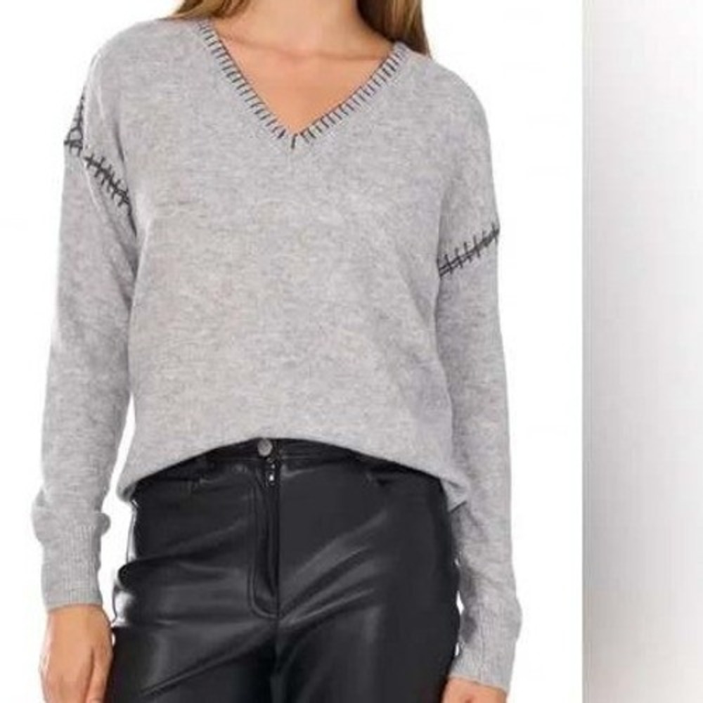 CeCe Medium Preppy V Neck Drop Shoulder Fuzzy Soft Gray Pullover Sweater